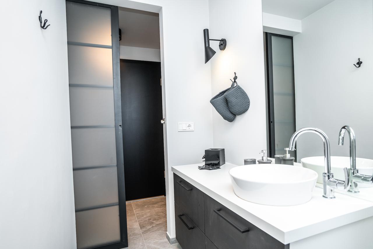 H96 Luxury Suite Keflavík Esterno foto